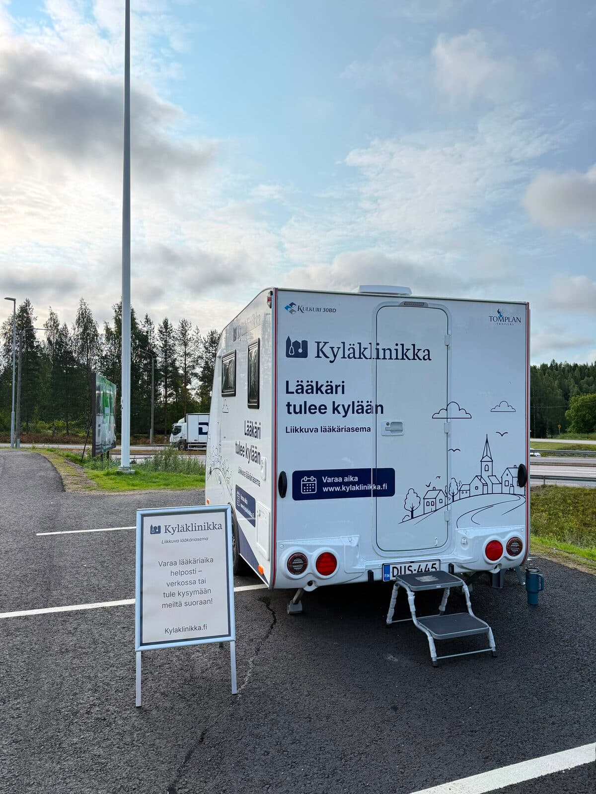 Kyläklinikka-vaunu
